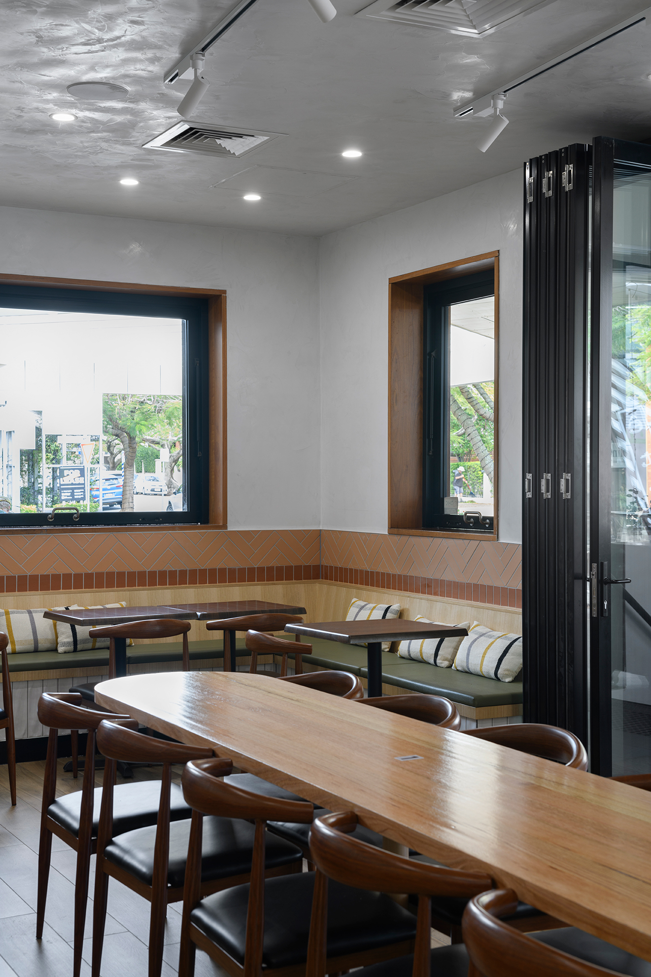 Cafe Wisteria, Ascot